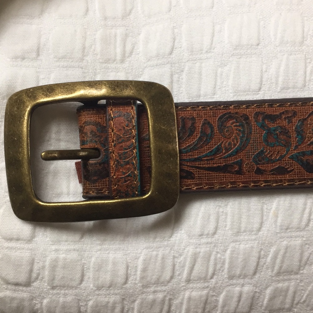 BRAND NEW: Brown leather belt